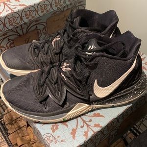 Nike Kyrie 5 black and White